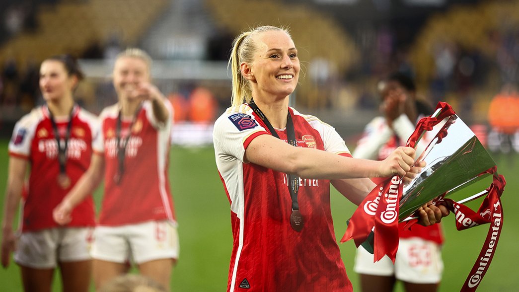 Stina Blackstenius celebrates with the Conti Cup