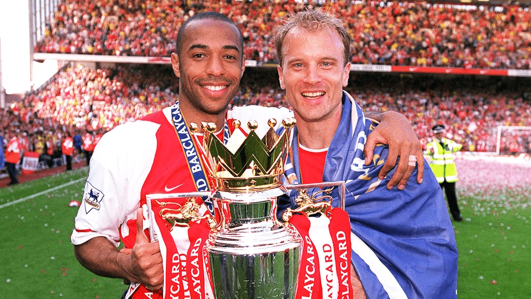 Thierry Henry and Dennis Bergkamp with the Premier League trophy